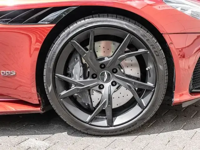 Aston Martin DBS