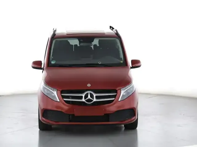 Mercedes-Benz V 220
