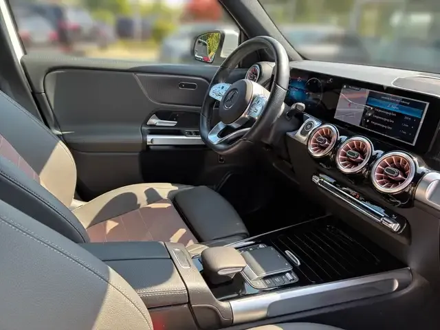 Mercedes-Benz EQB 300