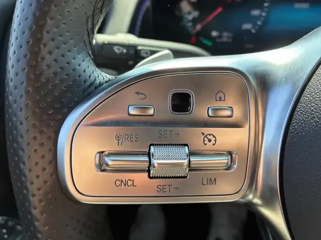Mercedes-Benz EQB 300