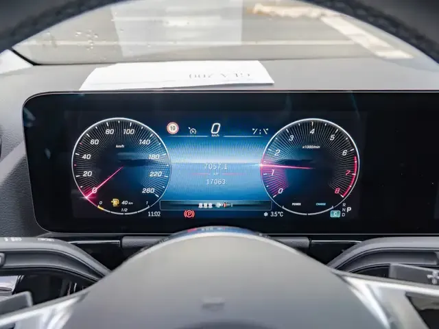 Mercedes-Benz GLA 200