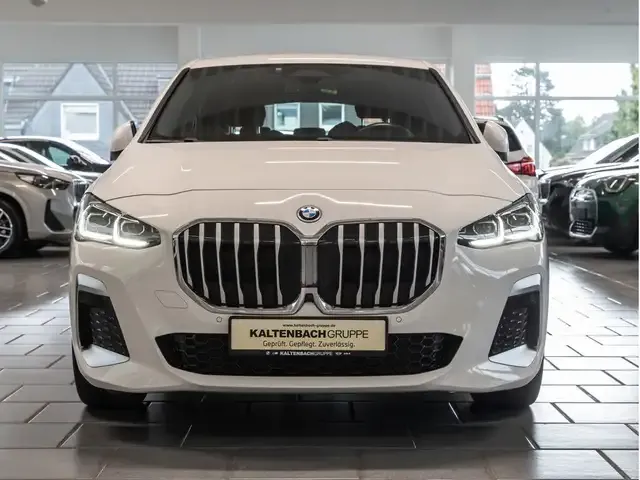 BMW 225