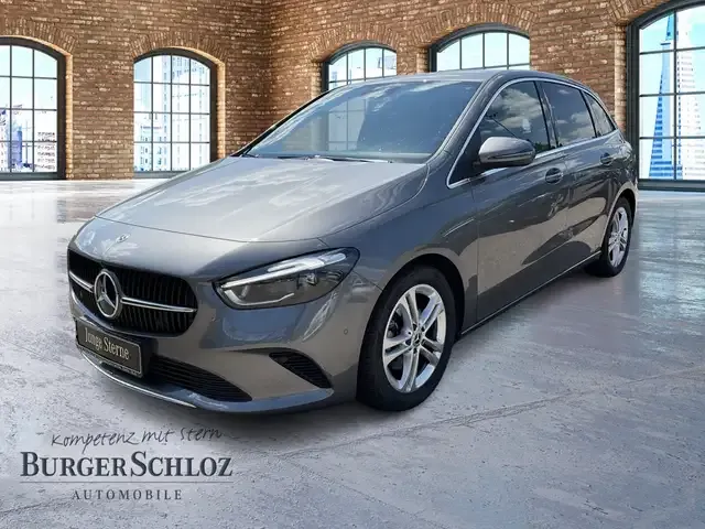 Mercedes-Benz B 180