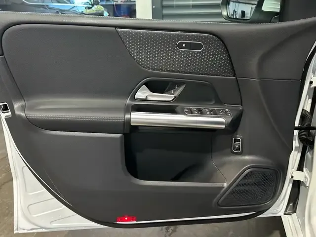 Mercedes-Benz B 220