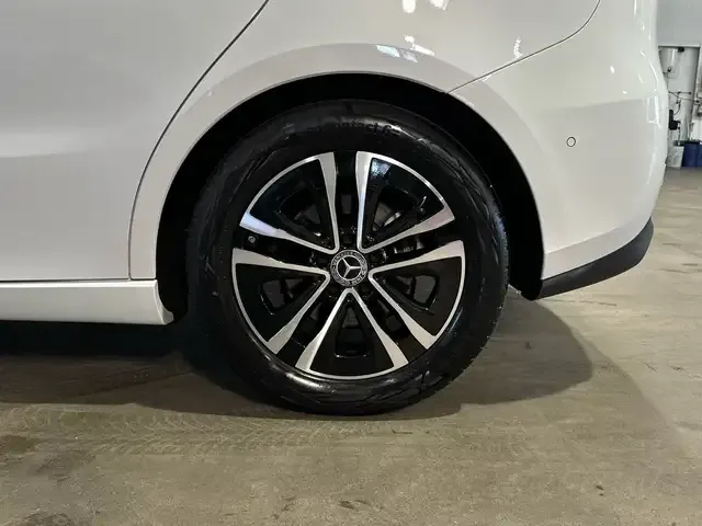 Mercedes-Benz B 220