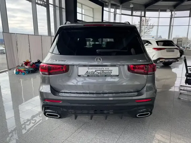 Mercedes-Benz GLB 200