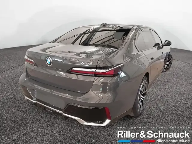 BMW 740