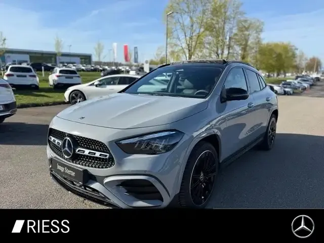 Mercedes-Benz GLA 200