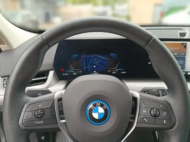 BMW iX1