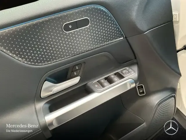 Mercedes-Benz EQB 300