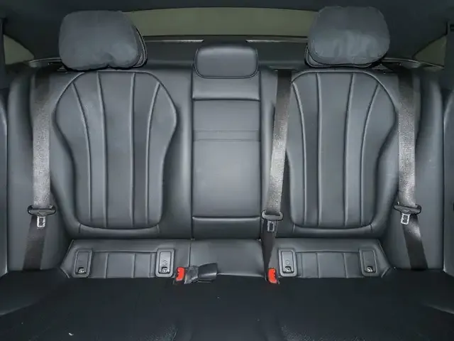 Mercedes-Benz EQE 300