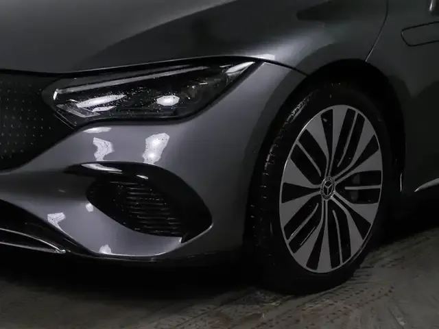 Mercedes-Benz EQE 300