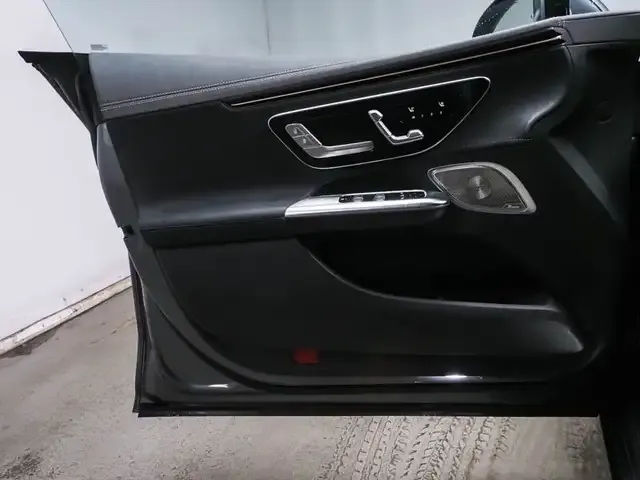 Mercedes-Benz EQE 300