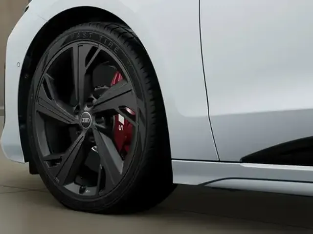 Audi S6 e-tron