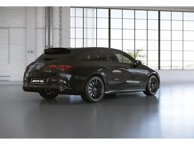 Mercedes-Benz CLA 35 AMG