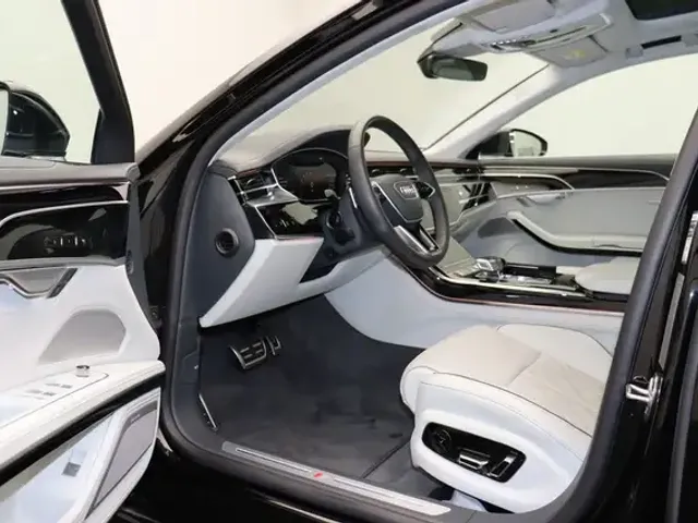 Audi S8