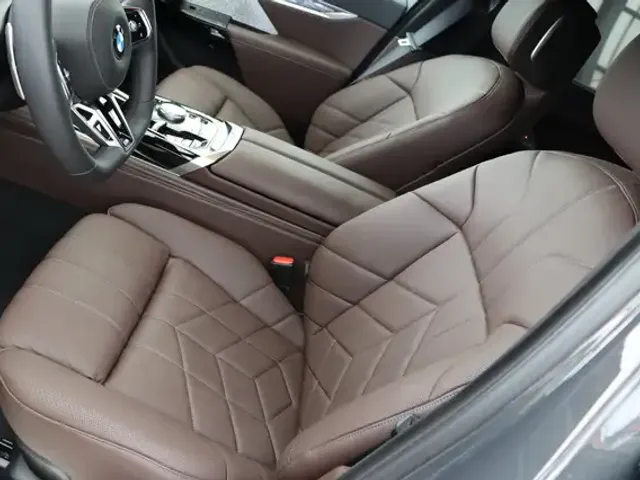 BMW 740