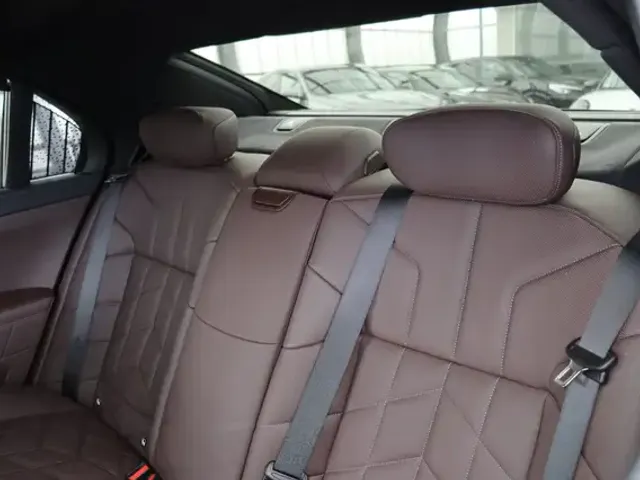 BMW 740