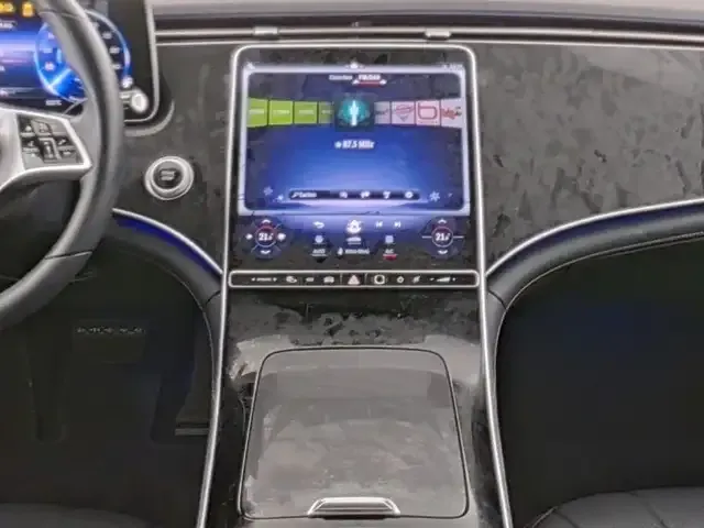 Mercedes-Benz EQE 300