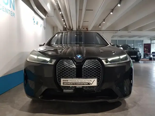 BMW iX