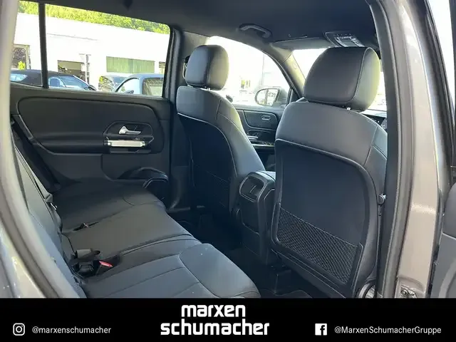 Mercedes-Benz GLB 220