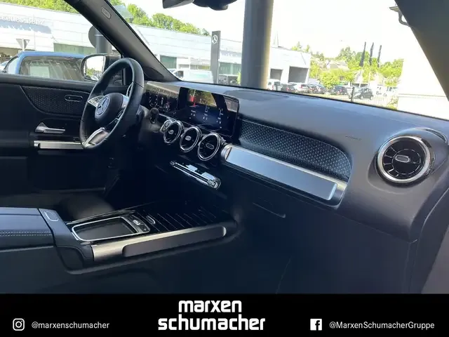 Mercedes-Benz GLB 220