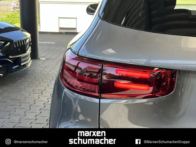 Mercedes-Benz GLB 220