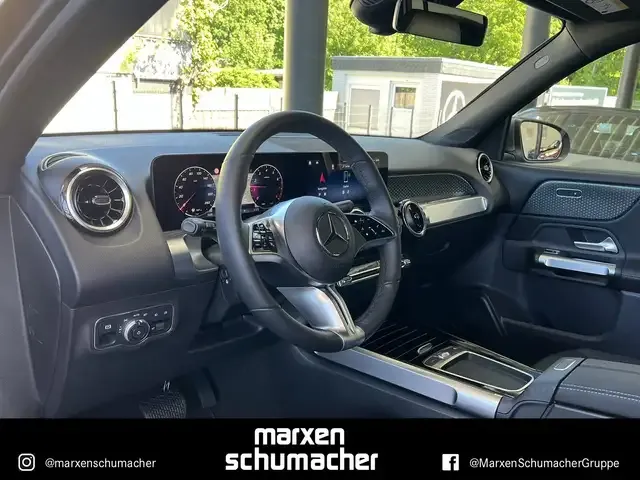 Mercedes-Benz GLB 220