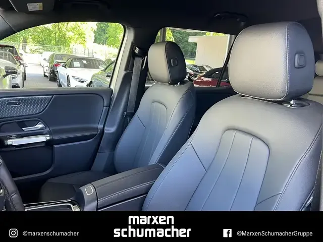 Mercedes-Benz GLB 220