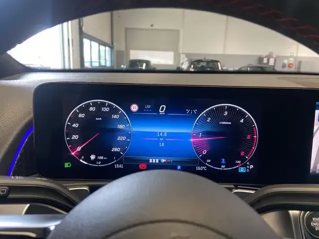 Mercedes-Benz GLB 200