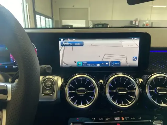 Mercedes-Benz GLB 200