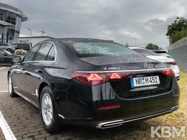 Mercedes-Benz E 200