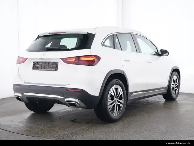 Mercedes-Benz GLA 220