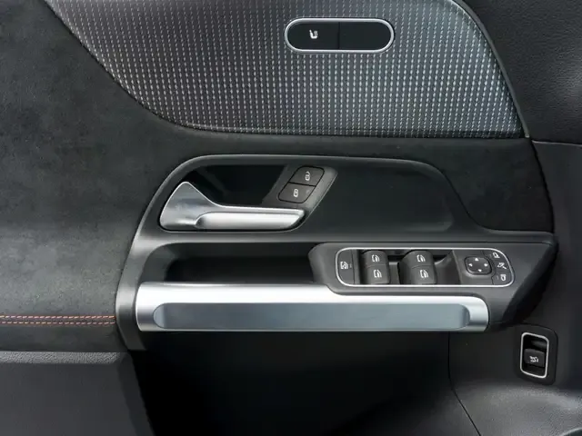 Mercedes-Benz EQB 300