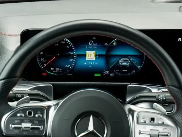 Mercedes-Benz EQB 300