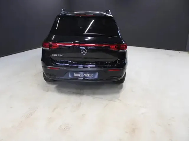 Mercedes-Benz EQB 250