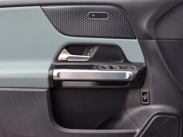 Mercedes-Benz EQB 300