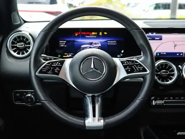 Mercedes-Benz EQB 300