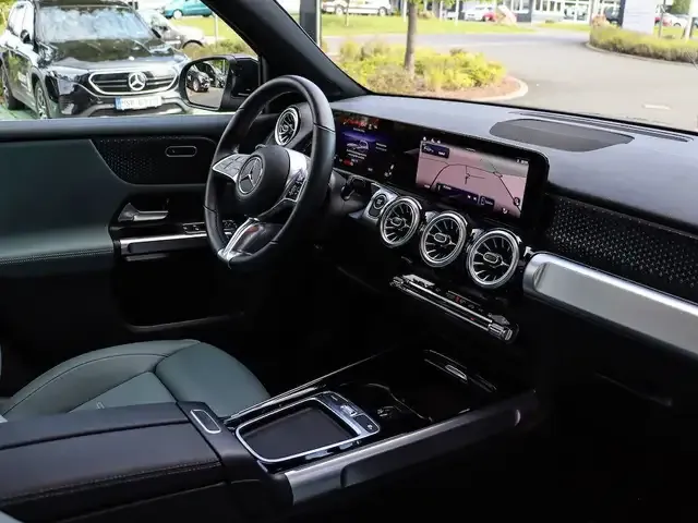 Mercedes-Benz EQB 300