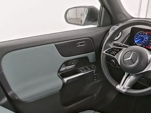 Mercedes-Benz EQB 300