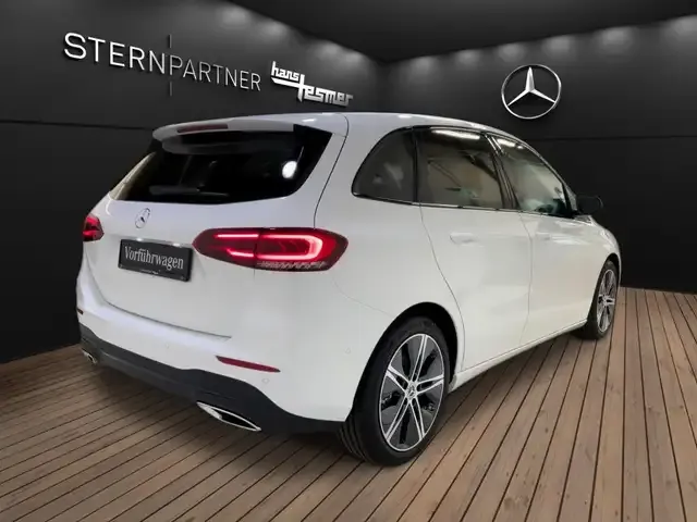 Mercedes-Benz B 180