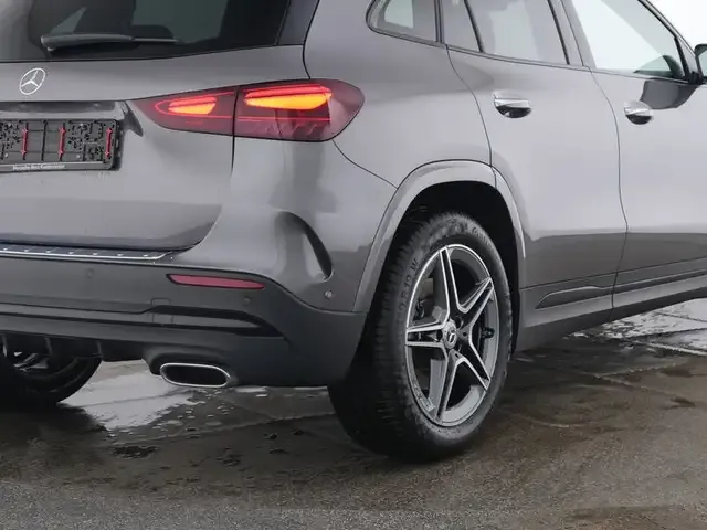 Mercedes-Benz GLA 220