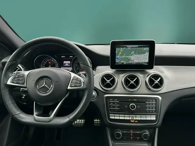 Mercedes-Benz GLA 220