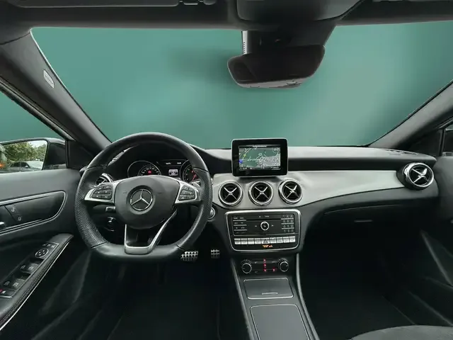 Mercedes-Benz GLA 220