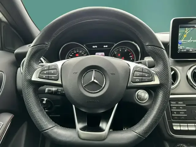 Mercedes-Benz GLA 220