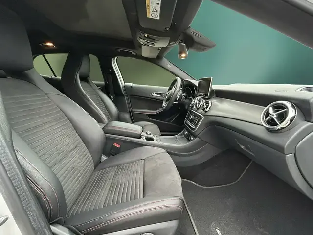 Mercedes-Benz GLA 220