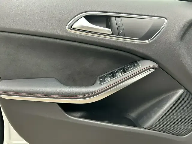 Mercedes-Benz GLA 220