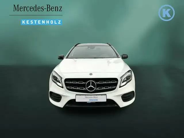 Mercedes-Benz GLA 220