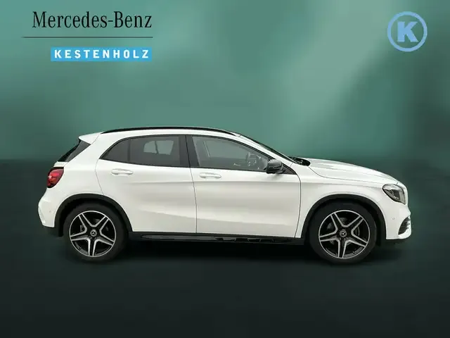 Mercedes-Benz GLA 220