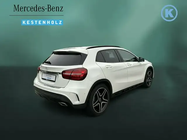 Mercedes-Benz GLA 220